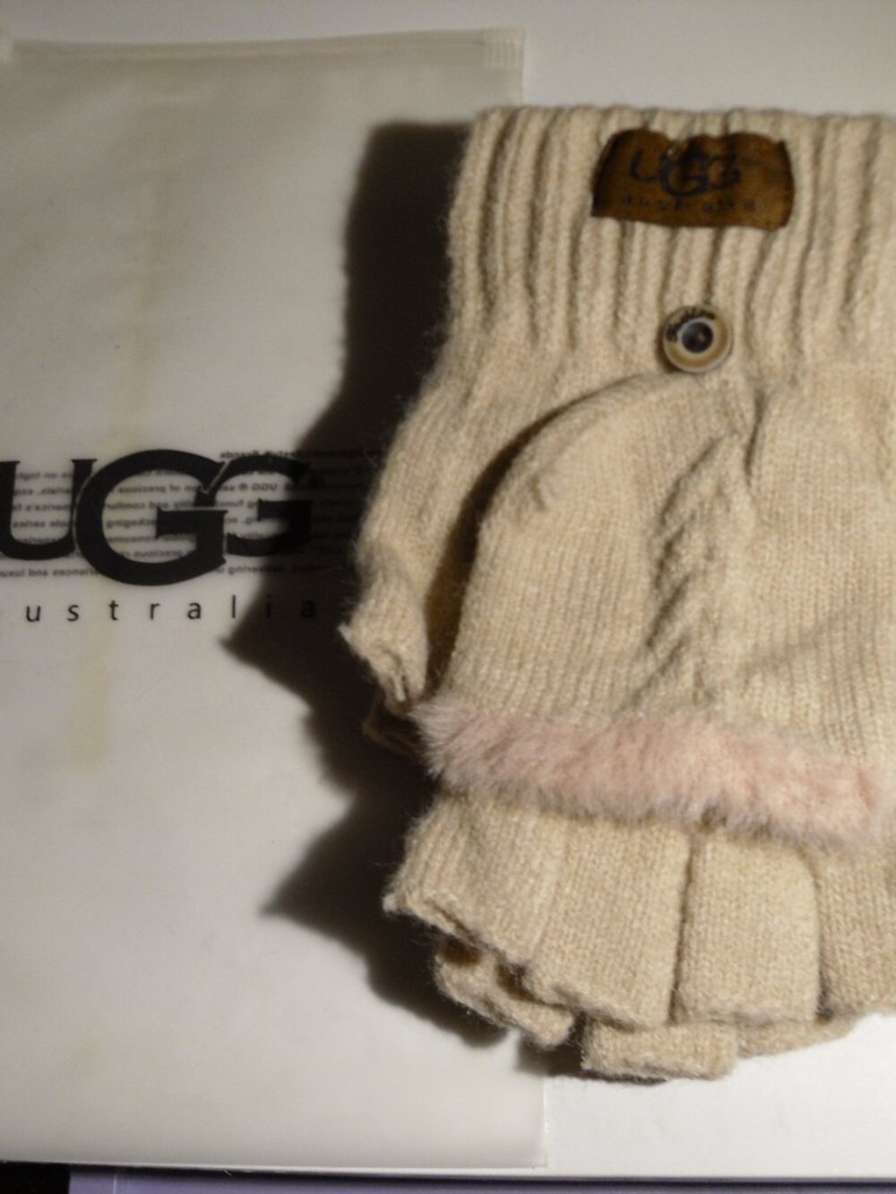 UGG women's fingerless gloves OFF WHITE